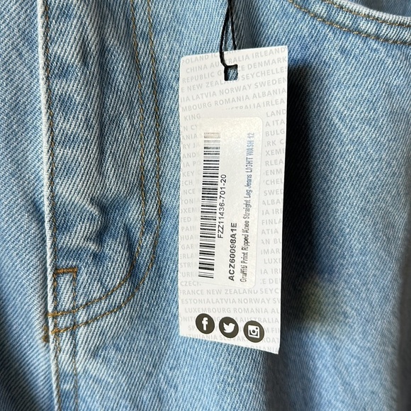 NWT BOOHOO Graffiti Print Ripped Knee Straight Leg Jeans - Picture 5 of 14